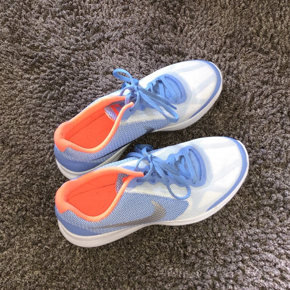 nike tennis shoes